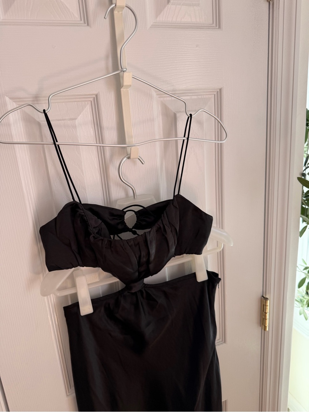 Black Cut Out Satin Dress Size Médium Bias Cut - Picture 5 of 8